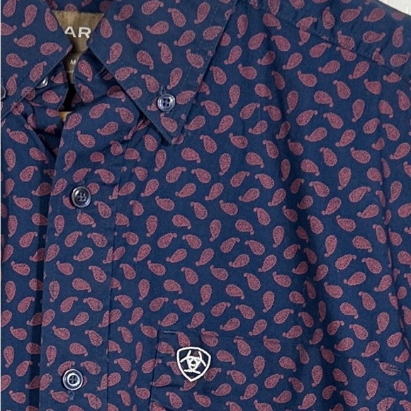 Men's Ariat button down shirt, Med. Cotton/spandex, paisley. Office, date night - Picture 3 of 10